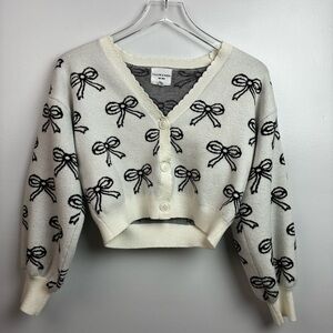 Willow & Wind Anthropologie White Bow Pattern Cropped Sweater